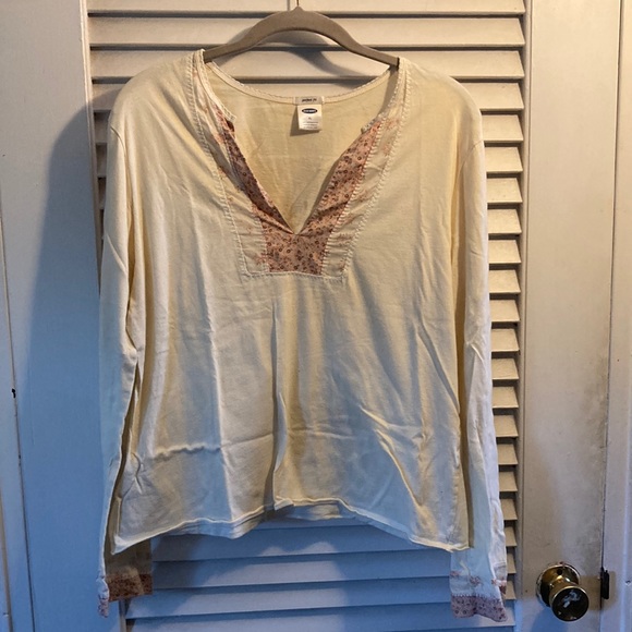 Old Navy Tops - Old Navy - XL long sleeve cream shirt with flowers